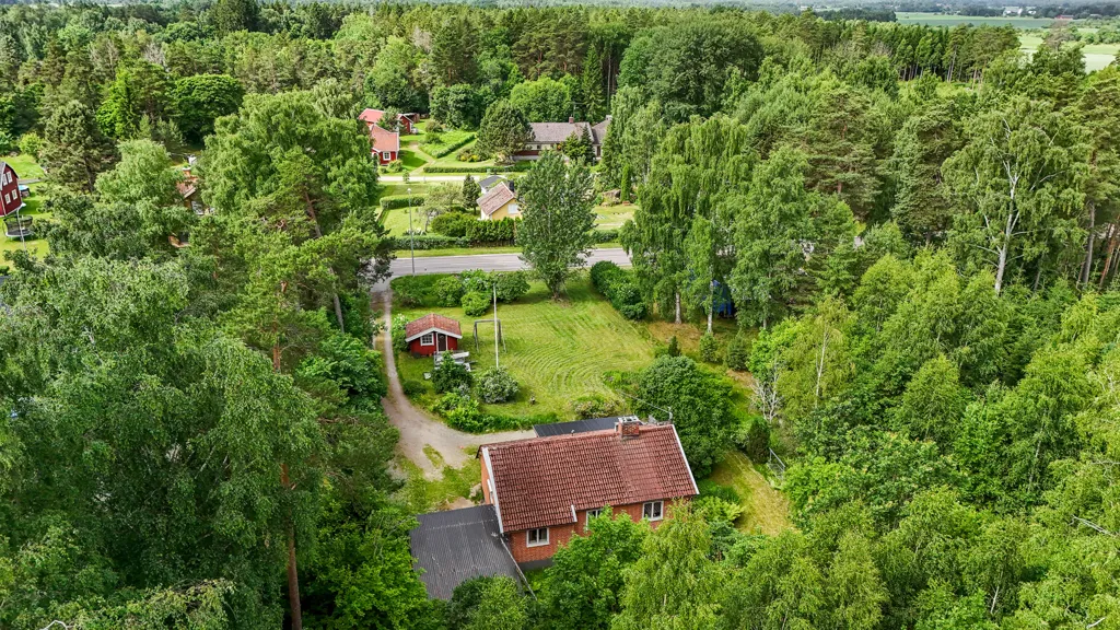 Aerial - 1-Storey Villa with Garden in Alberga