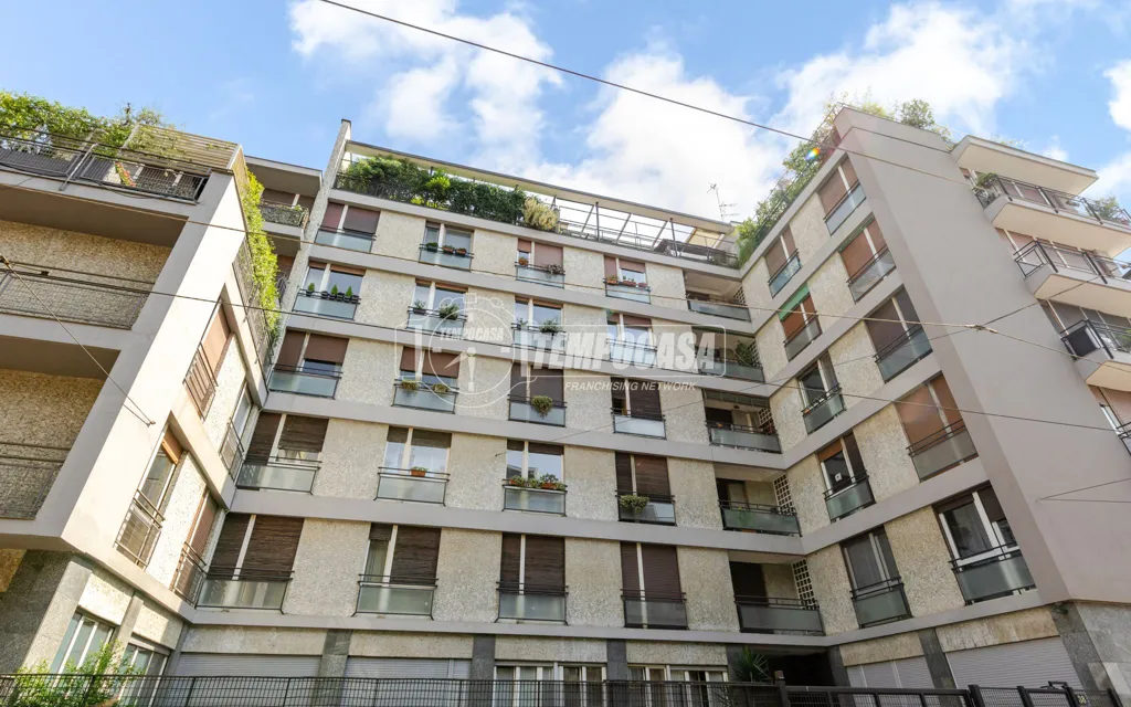 Välivaade - Triplex with Two Entrances in Milan