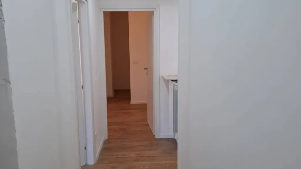 Entrée - Modernised Triplex with Balcony in Trieste