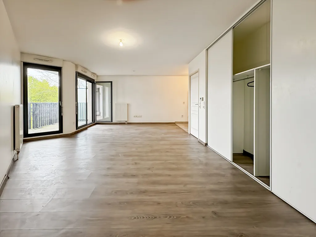 Camere da letto - Modern Studio with Balcony in Le Raincy