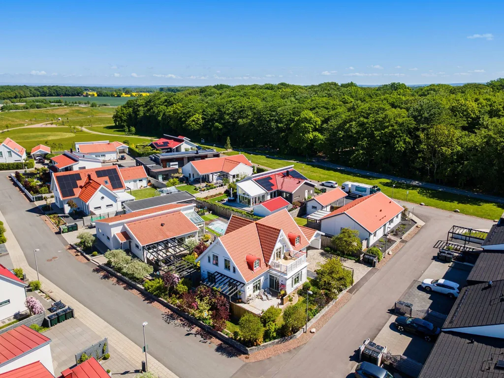 Õhuvaade - Charming Villa with Pool in Suburban Area