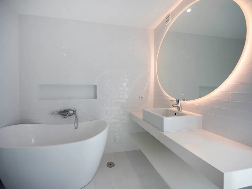 Bathrooms - Villa with Pool and Mountain Views in Sintra