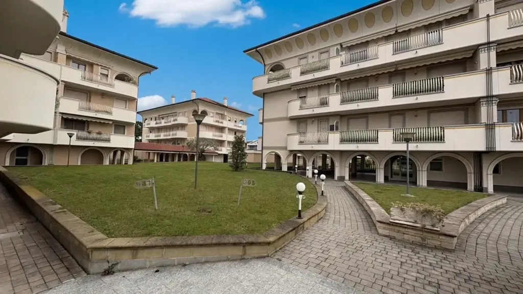 Garden - Bright 2-Bedroom Apartment with Balcony in Mesero