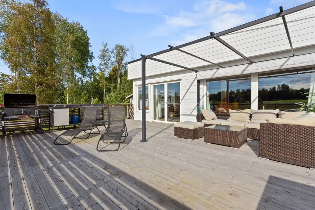 Terrass - Architectural Penthouse Villa with Garden in Södermanland