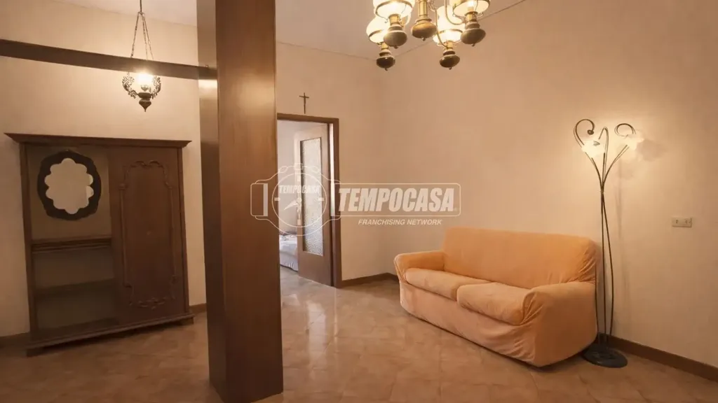 Elutuba - Triplex in Centre with Balcony in Sedriano