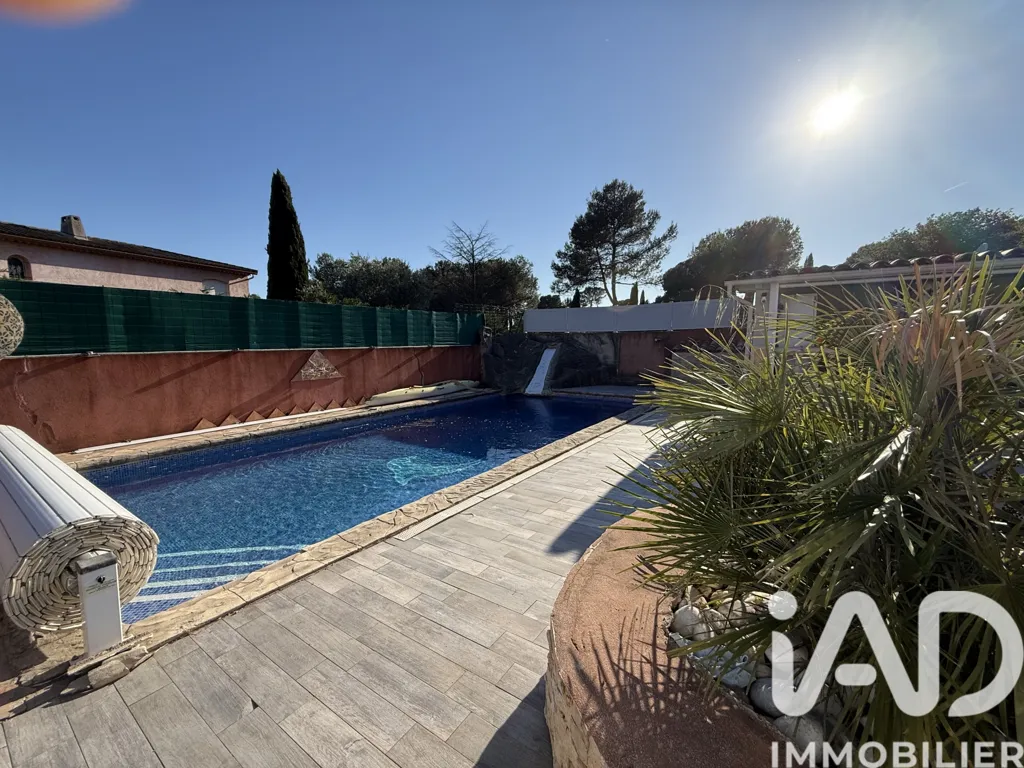 Piscine - Mas avec Piscine au Sel dans un Environnement Calme à Le Muy