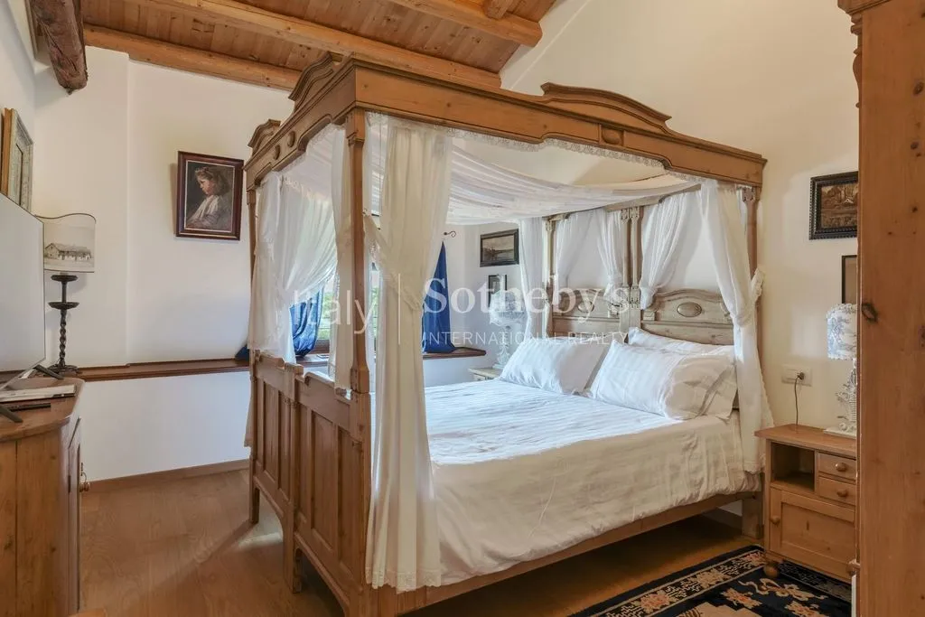 Magamistoad - Neoclassical Villa with Park in Vittorio Veneto