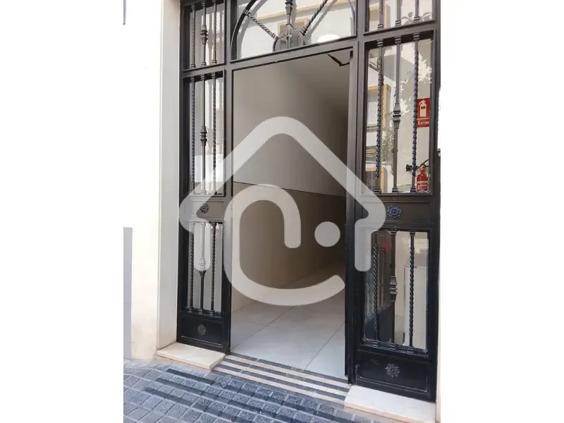 Esik - Student Flat with Terrace in Ciudad Jardín
