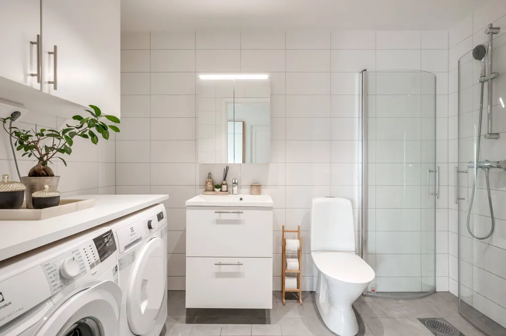 Salles de bain - Three-bedroom Apartment with Terrace in Sunnegatan