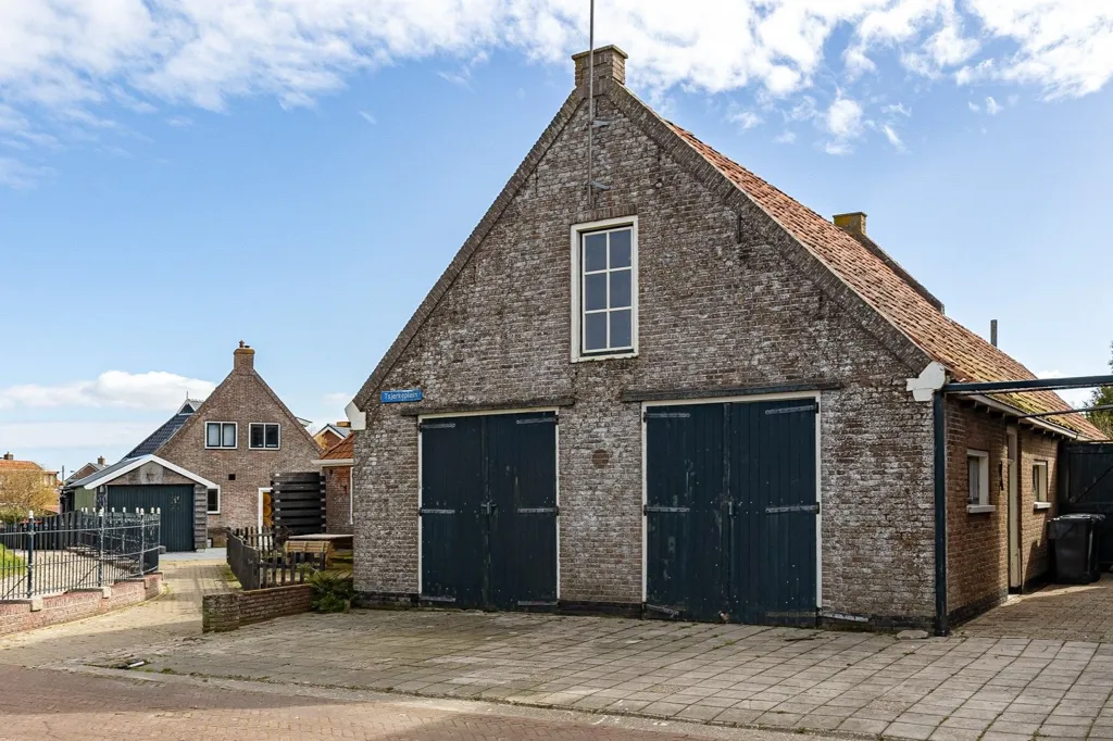 Esterno - Monumental House with Waddenzee View in Wierum
