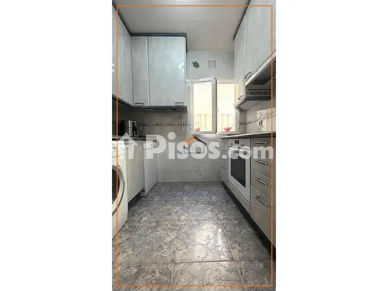 Cucina - Bright 3-Bedroom Flat with South View in Retiro