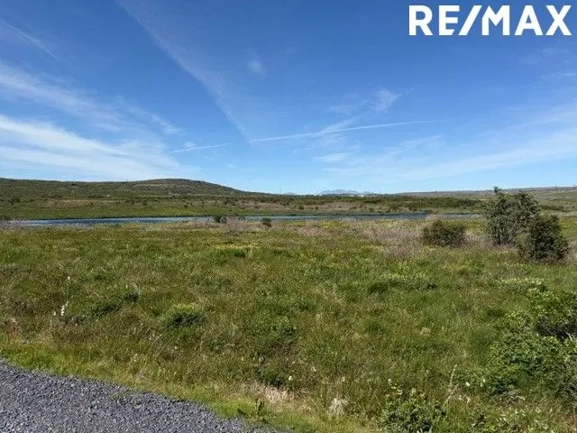 Garden - Summer House Plot with Hot Tub Access in Sogi