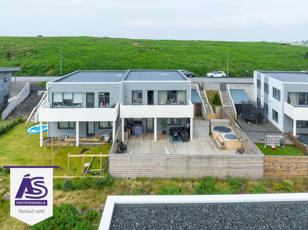 Vista aerea - Newly Built Duplex with Garden in Skarðshlíð