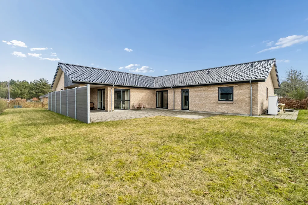 Välivaade - Contemporary Villa with Terrace in Brande