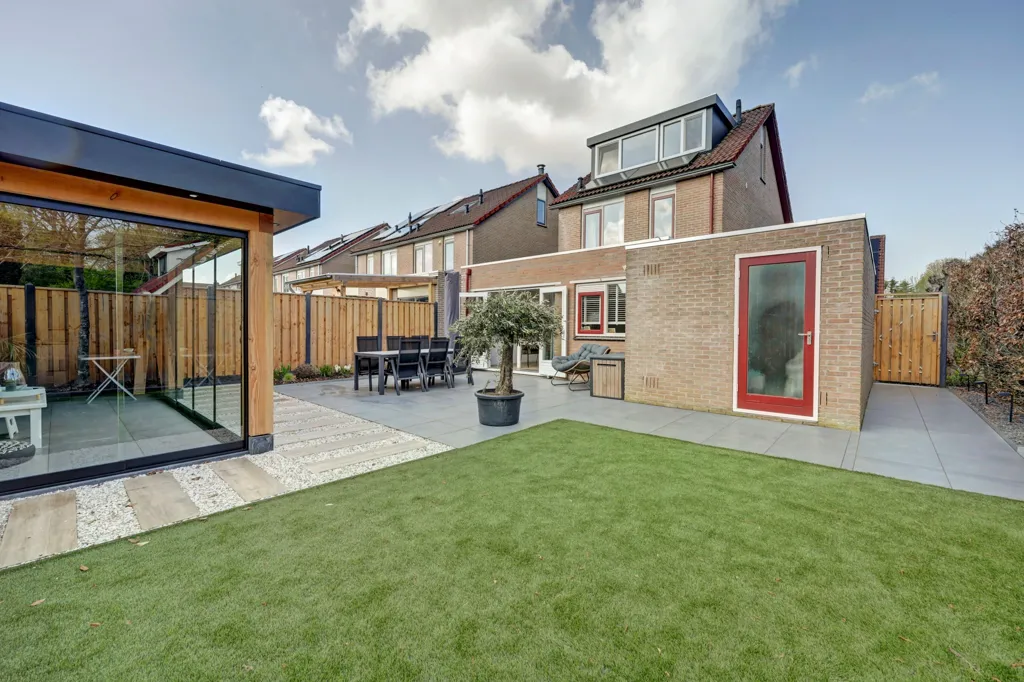 Aed - Detached House with Garden in De Landmaten