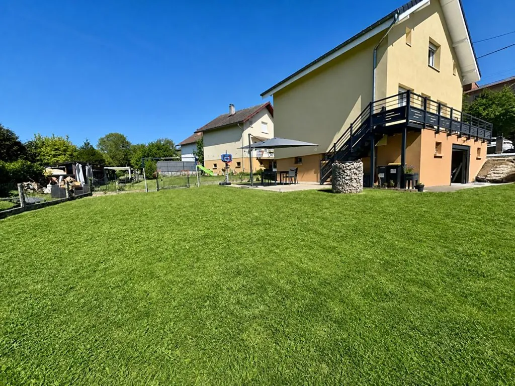 Jardin - Maison Rénovée avec Terrasse à Beaucourt