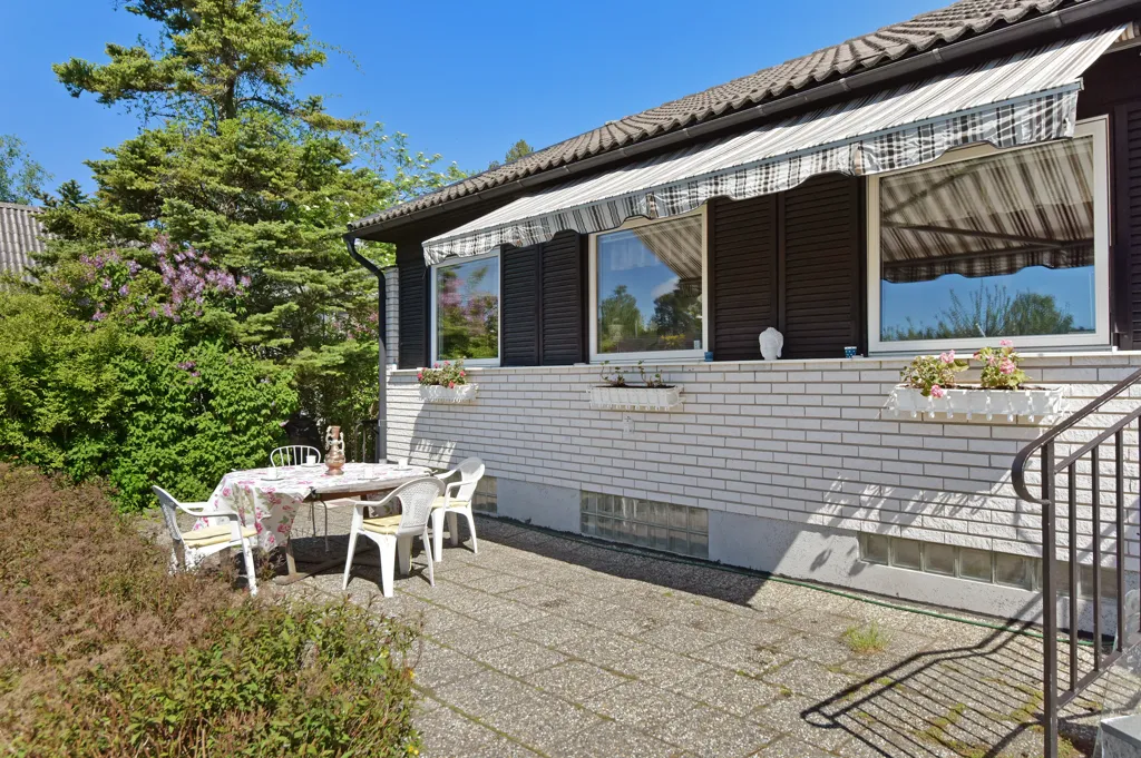Terrasse - 60s Villa with Large Garden in Västra Jakobsberg