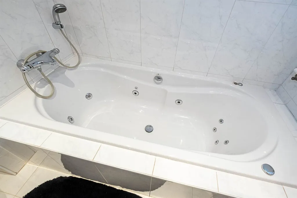 Bathrooms - 2-Bedroom Apartment with Terrace in Antwerp