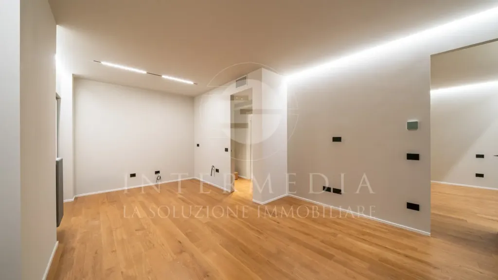 Toad - Rusticated Flat with Balcony in Brescia