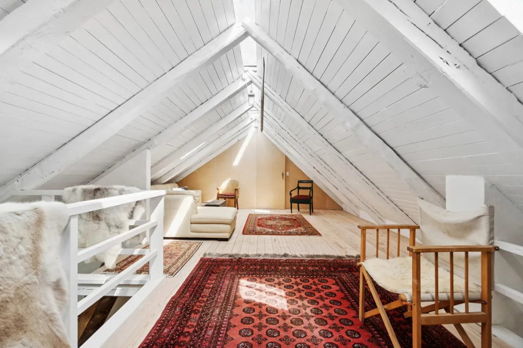 Pièces - Conservation-Grade Lighthouse Farmhouse on West Coast
