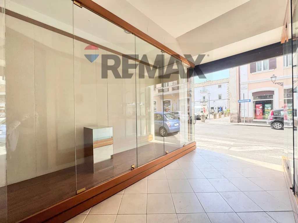 Pièces - Commercial Space with Conversion Potential in Manziana