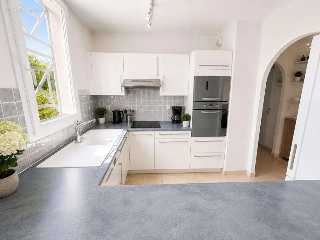 Cuisine - Appartement 4 Pièces avec Terrasse à Fréjus
