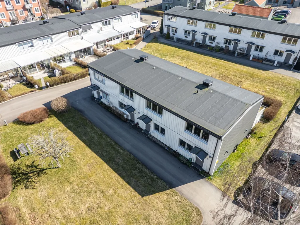 Vue aérienne - Terraced House with Glazed Balcony in Central Värnamo