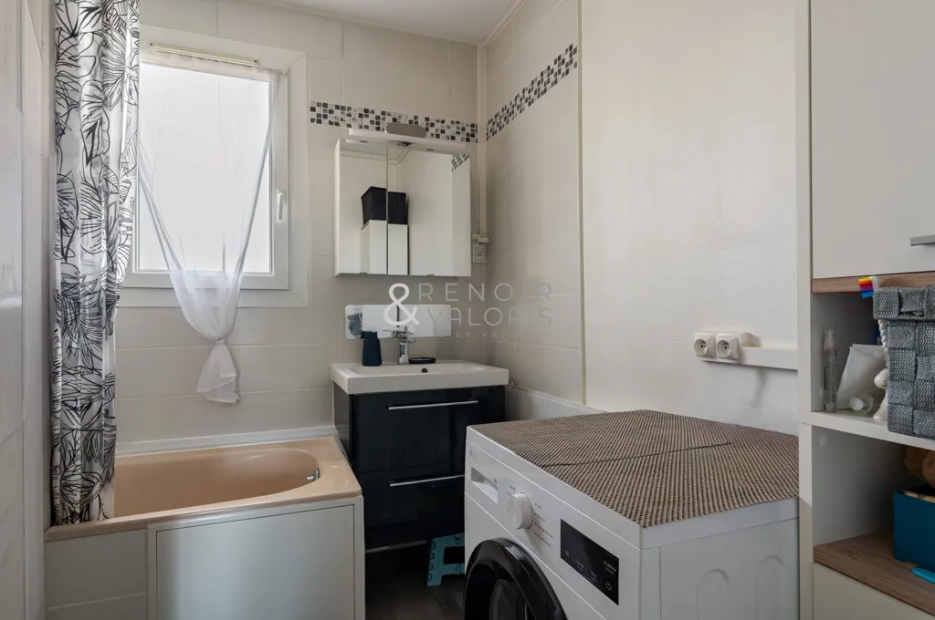 Salles de bain - Appartement avec Balcon à Saint-Max