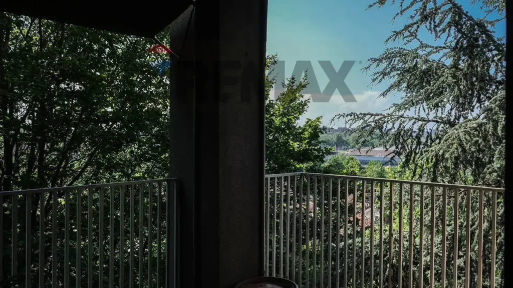 Balcon - Penthouse with Panoramic Views in San Donato Milanese