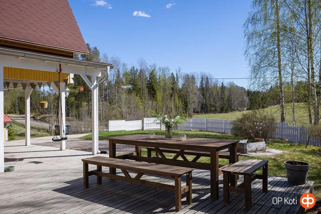Terrass - Spacious Detached House with Garden in Siuntio