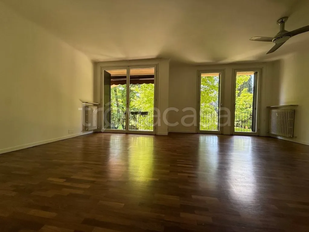 Soggiorno - Luxury Apartment with Pool in Lecco