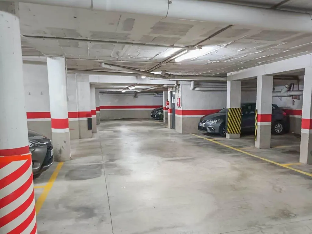 Garaaž - Parking Space near Olesa Centre