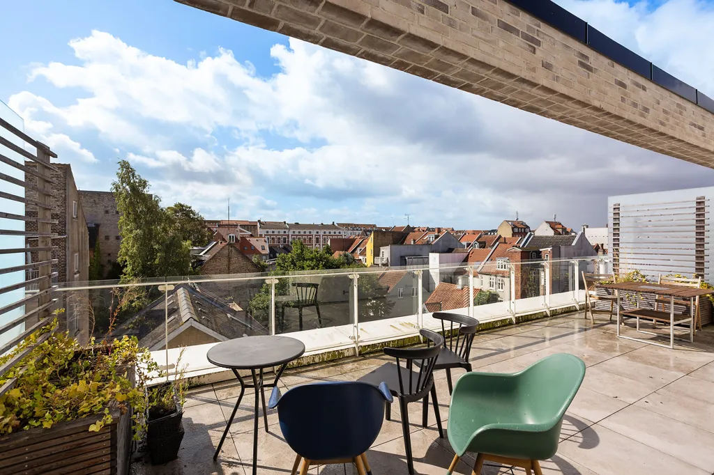 Terrasse - 2-Bedroom Apartment with Balcony in Aarhus