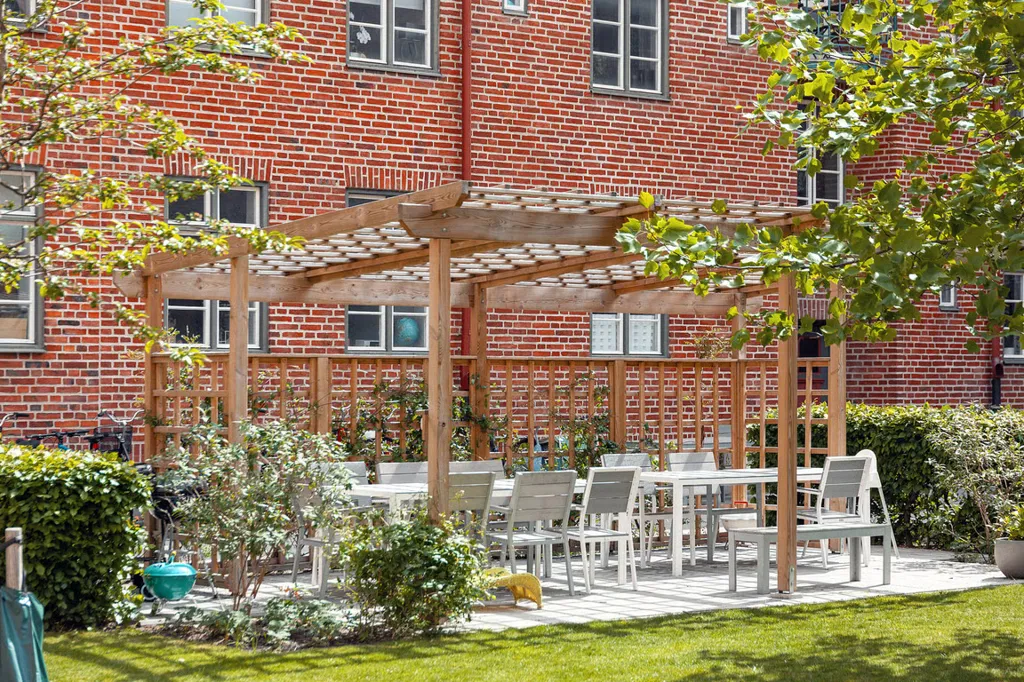 Aed - Two-Bedroom Flat with Garden View in Rörsjöstad
