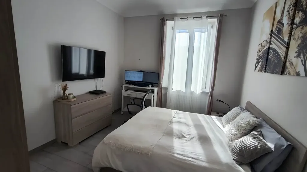 Chambres - Brightly Laid-out Flat with Balcony in Moncalieri