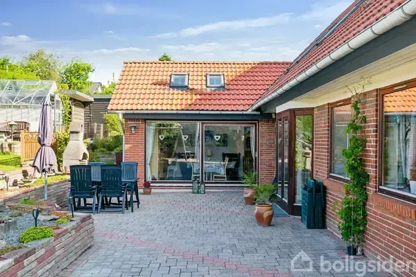 Terrass - Spacious Villa with Renovated Kitchen in Skallebølle