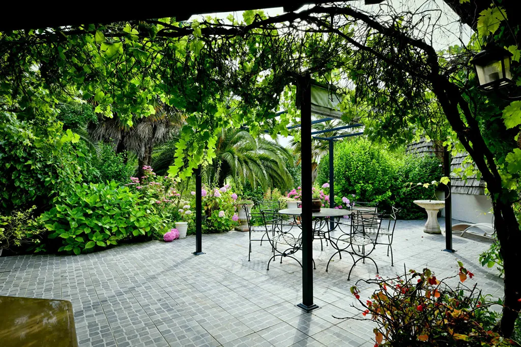 Terrazza - Architectural Villa with River View in Lahonce