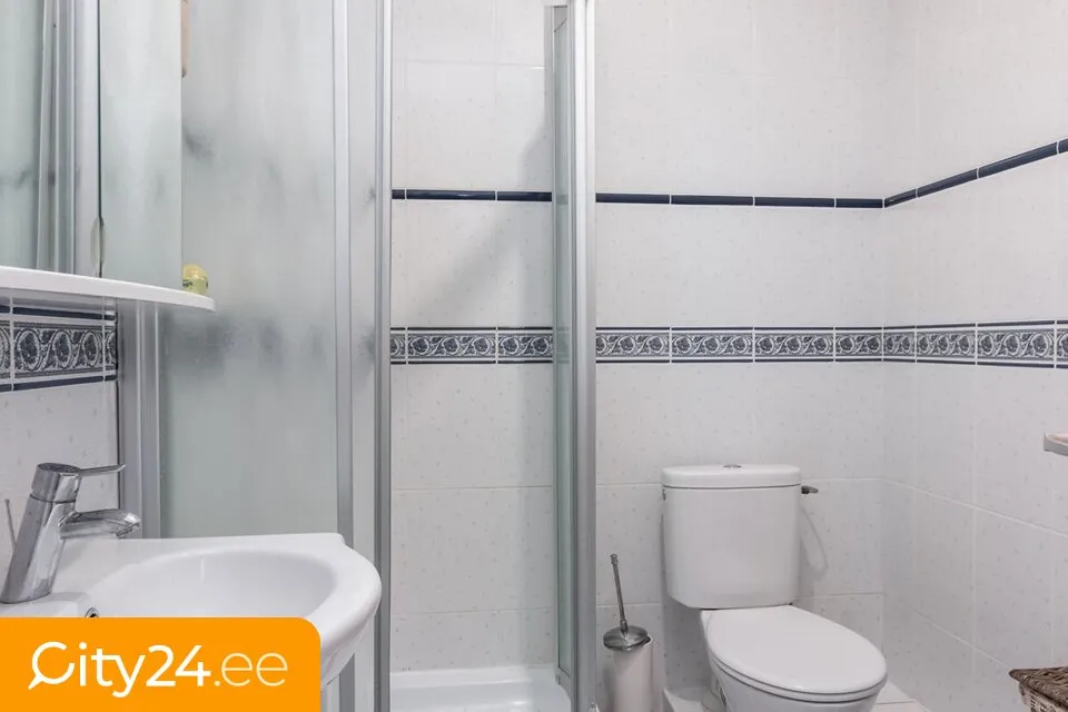 Salles de bain - 3-Bedroom Apartment with Terrace in Riga
