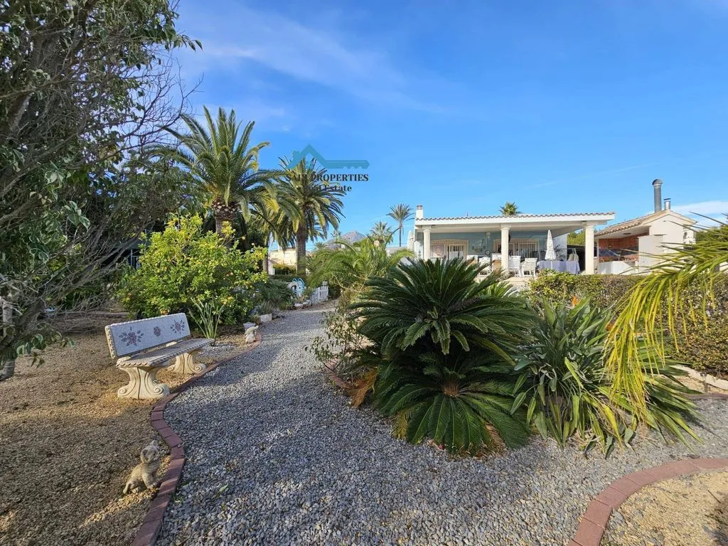 Aed - Luxury Villa with Pool in Colonia Escandinavia