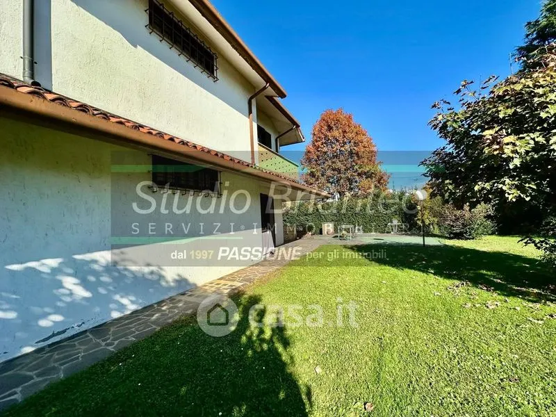Garden - Bifamiliar Villa with Garden in Verano Brianza