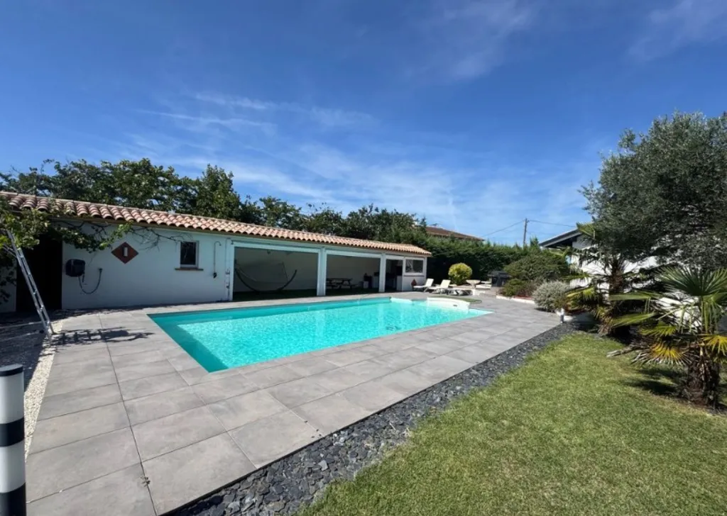 Bassein - Renovated Villa with Pool in Bruguieres