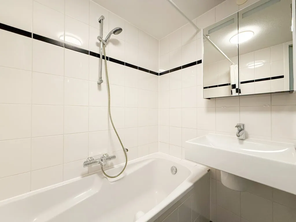Salles de bain - Light 3-Bedroom Apartment in Central Amsterdam