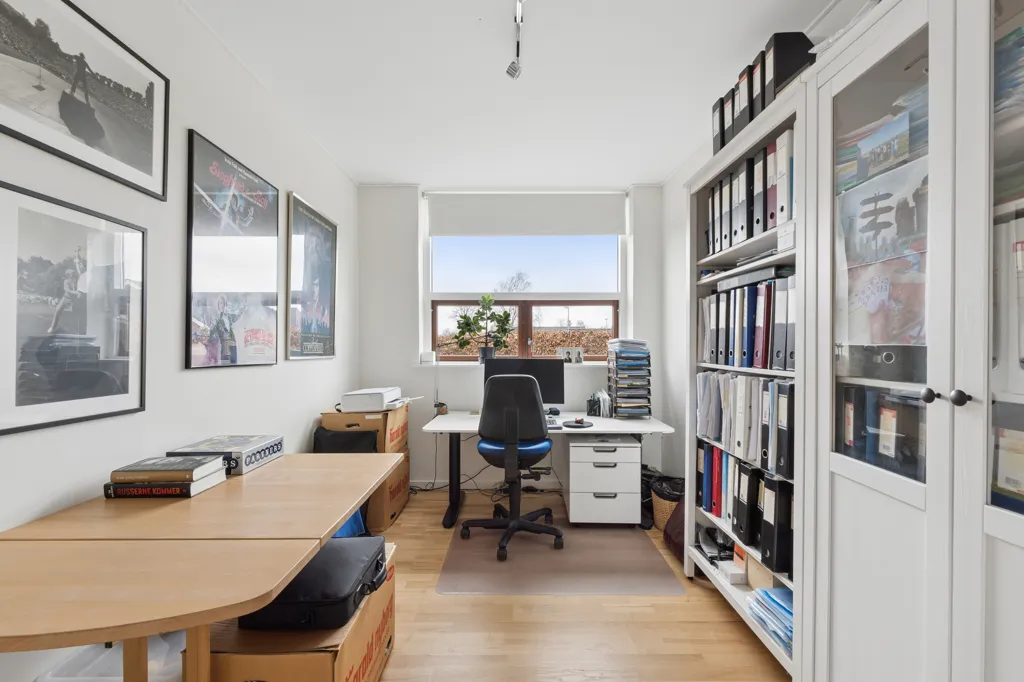 Bureau - End Terrace House with Loft in Sunds