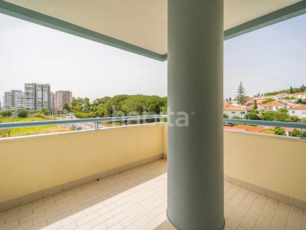 Rõdu - 4-Bed Flat with River View in Restelo, Lisbon