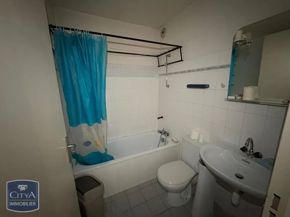Salles de bain - Appartement Meublé 1 Pièce avec Salle de Bain à Isère