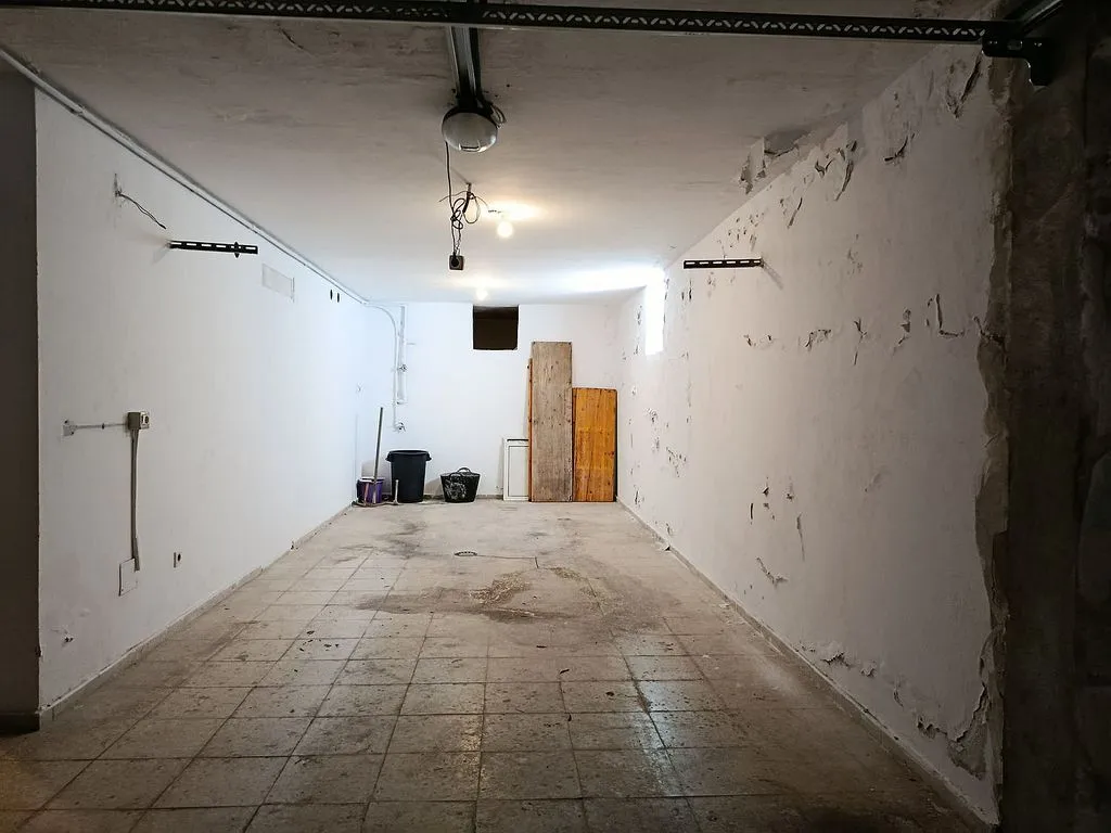 Garaaž - Triplex for Renovation with Garden in Tafira
