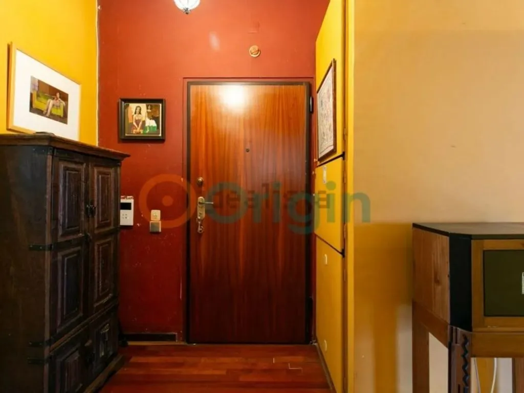 Entrée - Architect-Designed Flat with Terrace in Alto dos Moinhos