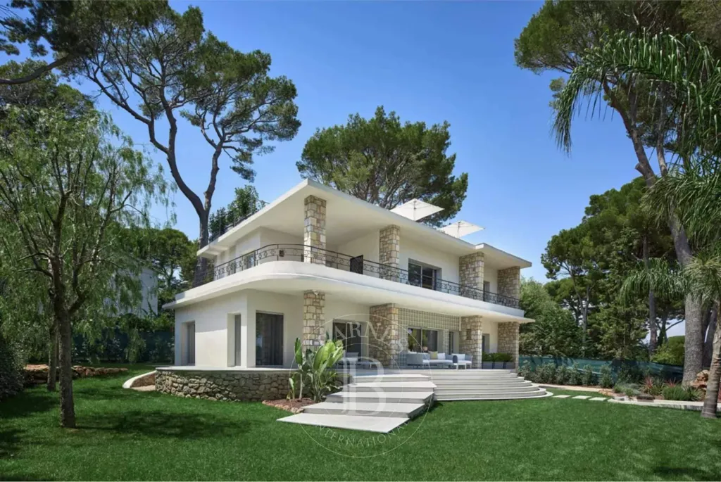 Exterior - 1950s Villa with Sea View in Cap d'Antibes