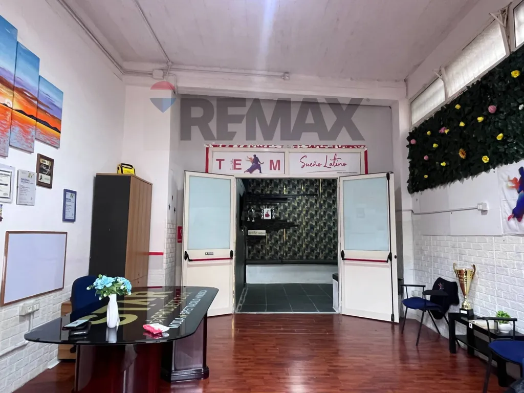 Bureau - Commercial Space with Reception in Soccavo, Naples