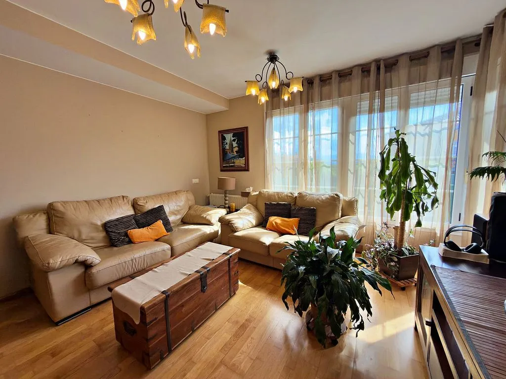 Séjour - Semi-Detached House with Pool in Llanera